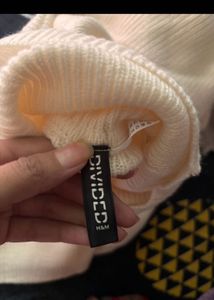 H&amp;M Cream Turtleneck Cropped Sweater
