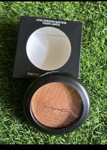 MAC highlighter (whisper of glit)