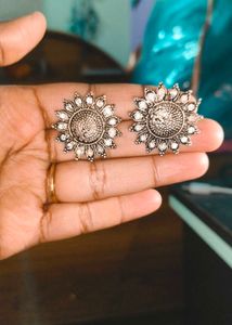 10 Earring And 1 Ring