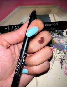 NEW HUDABEAUTY MATTE LIP CONTOUR PENCIL - Vixen
