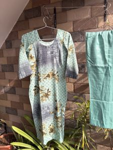 Women&#39;s Winter Suit with Stole