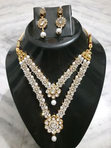 Small White Necklace Set