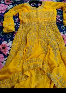 Gorgeous Yellow 💛 🟡 Shuit