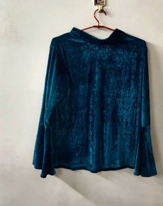 A LYCRA VELVET BLUE STRAIGHT TOP WITH BELL SLEEVES