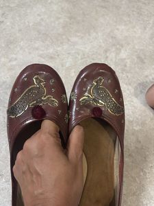 Brown Peacock Jutti