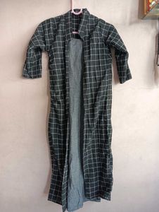 Gray Sleeveless Kurthi with Black and white overco