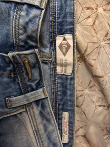 Levi  Ripped Y2k Denim Jeans With Tag