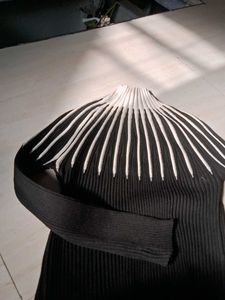 Stylish Black &amp; White Knit Top