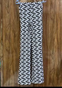 Patterned Black &amp; White Skinny Leggings