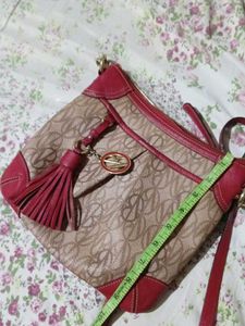 Vincis Bench Sling Bag