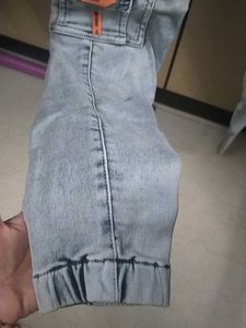 Trendy Light Wash Cargo Jeans