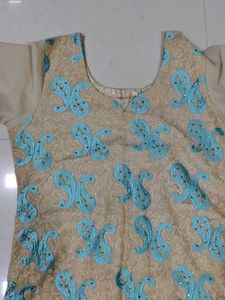 Elegant Embroidered Kurti
