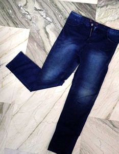 Mens Blue Color Denim Jeans Size 34 .