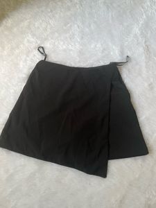 Black Skort