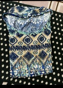 Round &amp; V-Neck Top Bundle