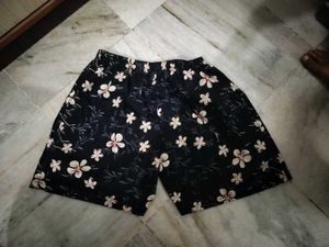 🌺 Pure Cotton Handloom Floral Shorts – Size 34