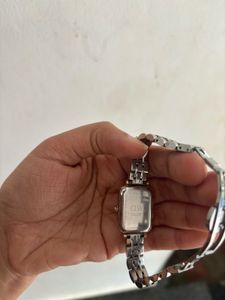 Elegant Women&#39;s Watch