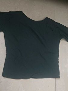 women crop top in green colour