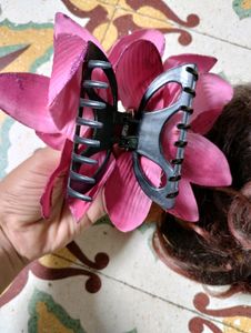 Big Flower And Hair Clutcher
