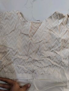 Elegant Floral Embroidered Kurta