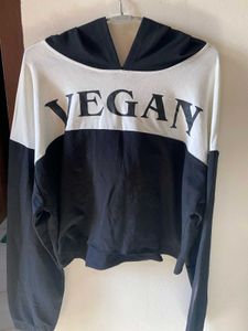 Vegan Graphic Hoodie crop