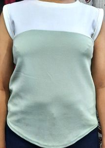 GORGEOUS PRETTY SLEEVELESS TOPB