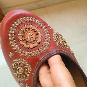 Brown Embroidered Juttis