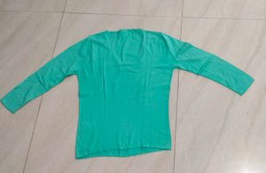 🆕✅BRAND NEW Stylish Green V-Neck Top✅🆕