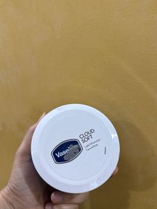Vaseline Cloud Soft Moisturizer