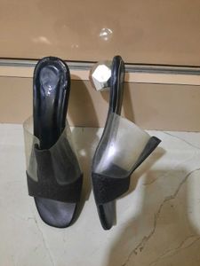 Black standard heel sandle