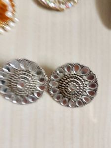 Combo Of 3 Earings,Saree Pin And Hair Clip