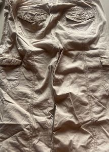 Adjustable drawstring beige cargo pant