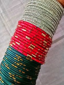 BANGLES SET....💚💓🤍
