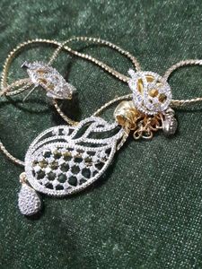 Very New Pendent And Stud Set
