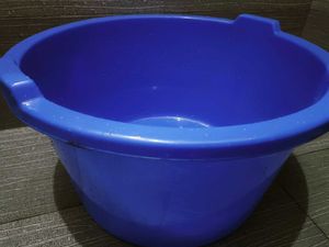 Blue Tub In Good Condition