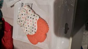 Baby teether Mitten