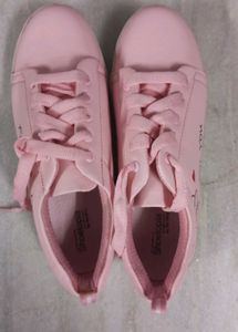 Women&#39;s Pink Shoes 🩷