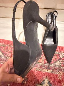 H&amp;M Black pointed Heels