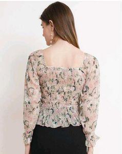 🌷gorg floral peplum top🍃
