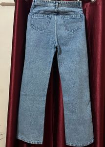 Light blue wash trendy denim jeans