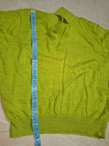 green casual/ minimal top/tshirt