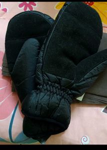 Black Padded Mittens