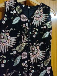 Floral Embroidered Kurta