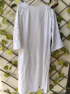 Laks*ita&#39;s White Embroidered Kurta