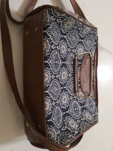 Stylish Sling Bag With 3 Pockets