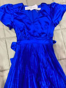 Forever New Maura Short Sleeve PleatedNWTMidi Dres