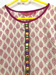 Off-white Pink Kurtha With Small Mirror Detailing
