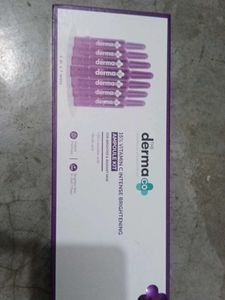 The Derma Co Vit C Intense Brightening Ampoule Kit