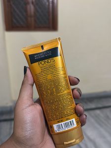 Pond&#39;s Sun Miracle SPF 50 Sunscreen