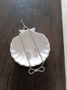 AD Sparkling Necklace &amp; Earring Set